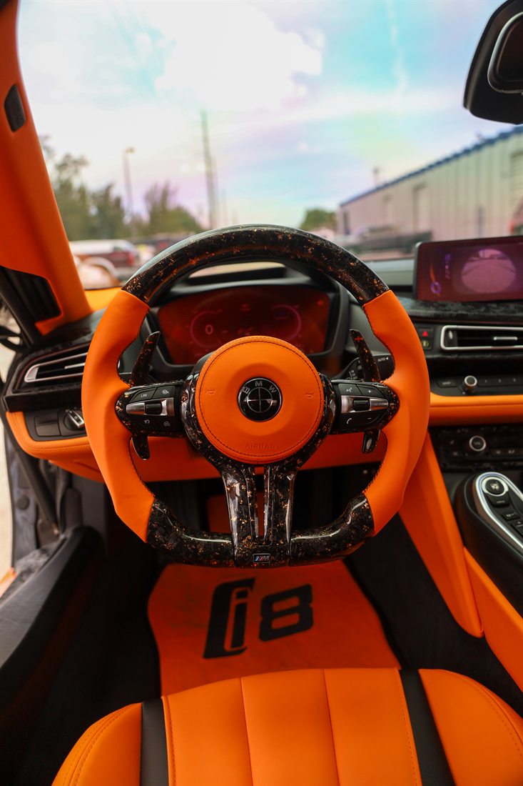 BMW i8 custom steering wheel