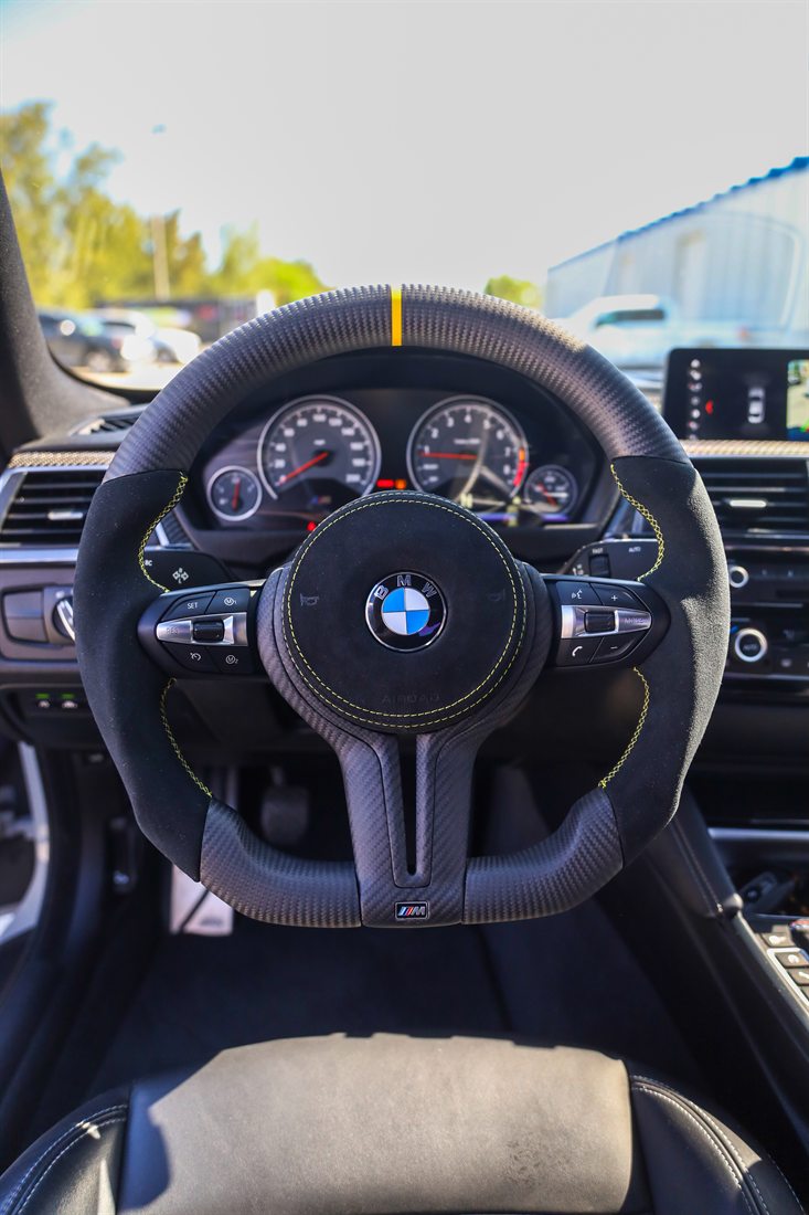 Finished carbon steering wheel detail